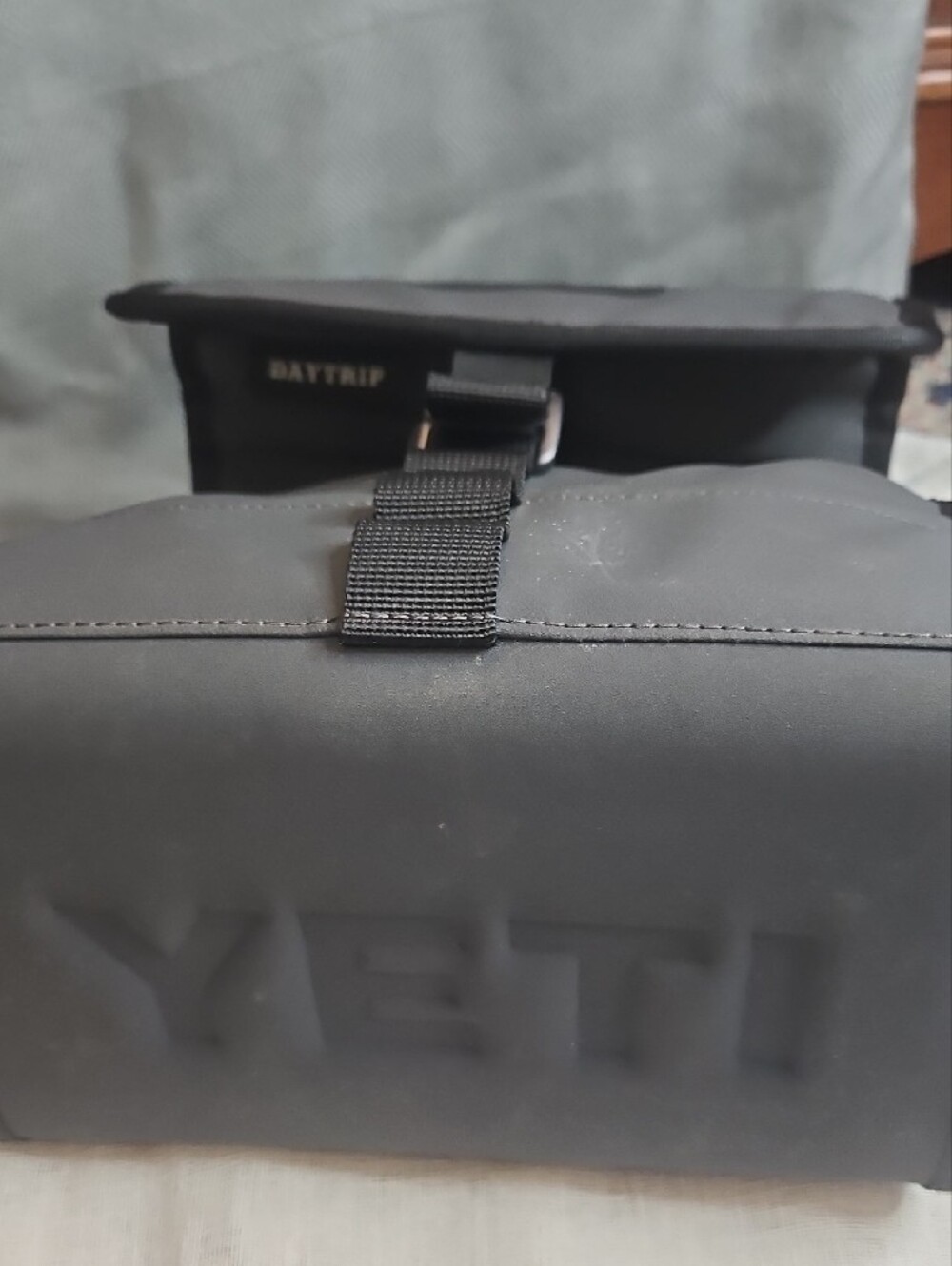 Yeti Black Daytrip  Lunch Bag - Picture 3 of 5